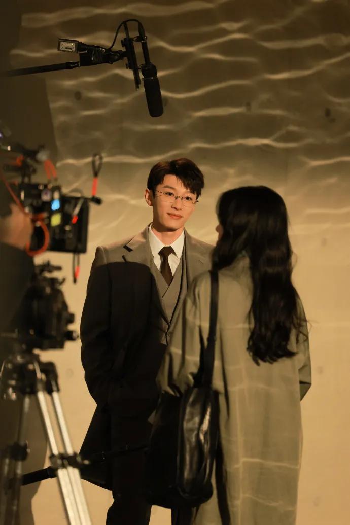 代旭掀桌了吗？作为男二，确实更有辨识度。不是因为《轧戏》，而是因为一直的坚持。