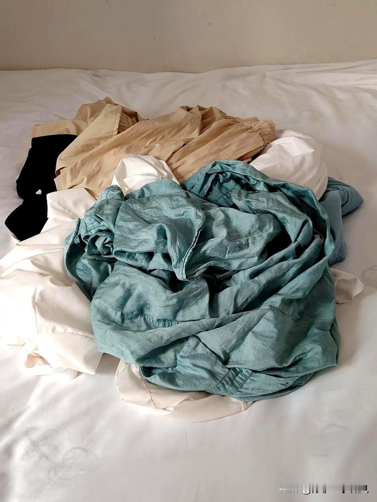 穿回本的衣服，我就不想再穿了今天又整理了一下春夏款的衣服。整理了11件。