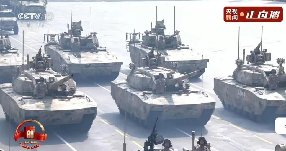 看完阅兵就发现一件事——军工和民用其实真的差不多。新能源车因为有大电池，所以更