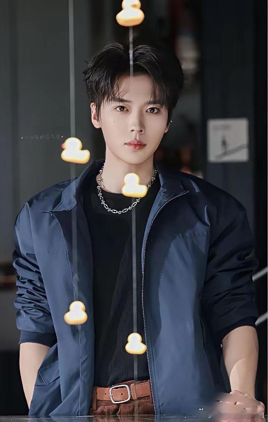 有个事，一直不敢说，其实卡戎能登顶“短剧一哥”，真不靠颜值多炸裂！他凭《