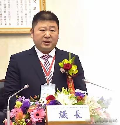 民进党花莲县放弃自己人，转而支持张峻，花莲县今年选举乱成了一团麻。自己没人