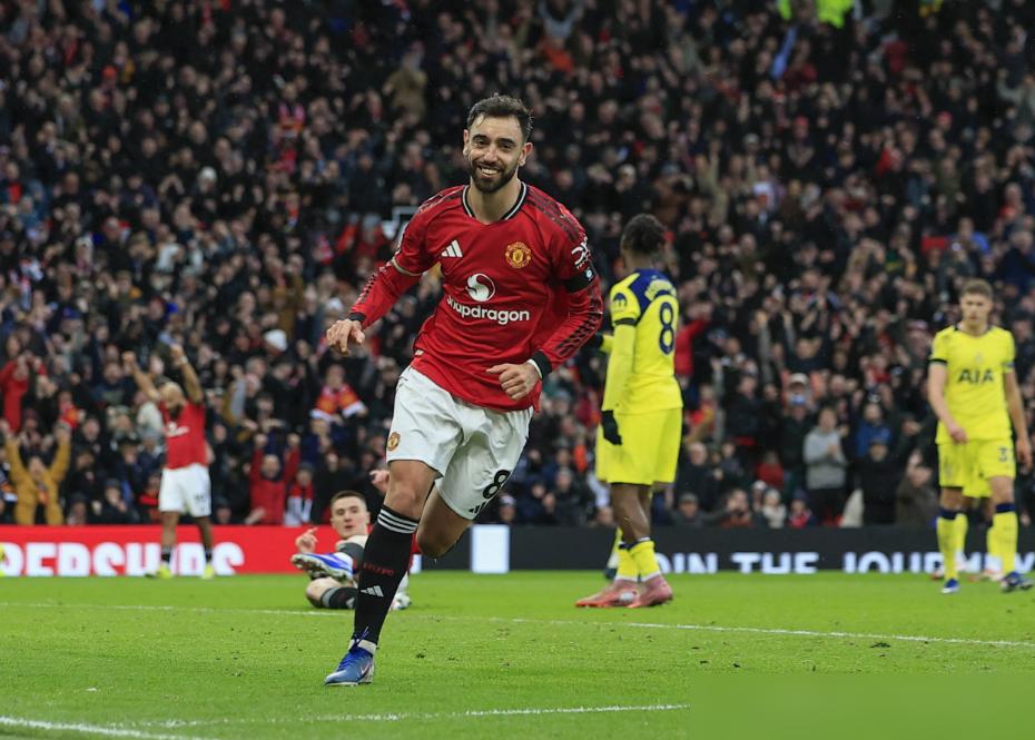 曼联现在全慌着留B费。他自己谈合同的时候，特意加了个解约条款。2026夏窗，