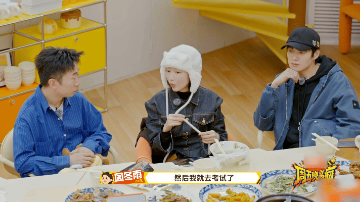 周冬雨素颜录节目内娱卷妆造卷得飞起的时候，周冬雨洗把脸就上综艺了。这种状态看着