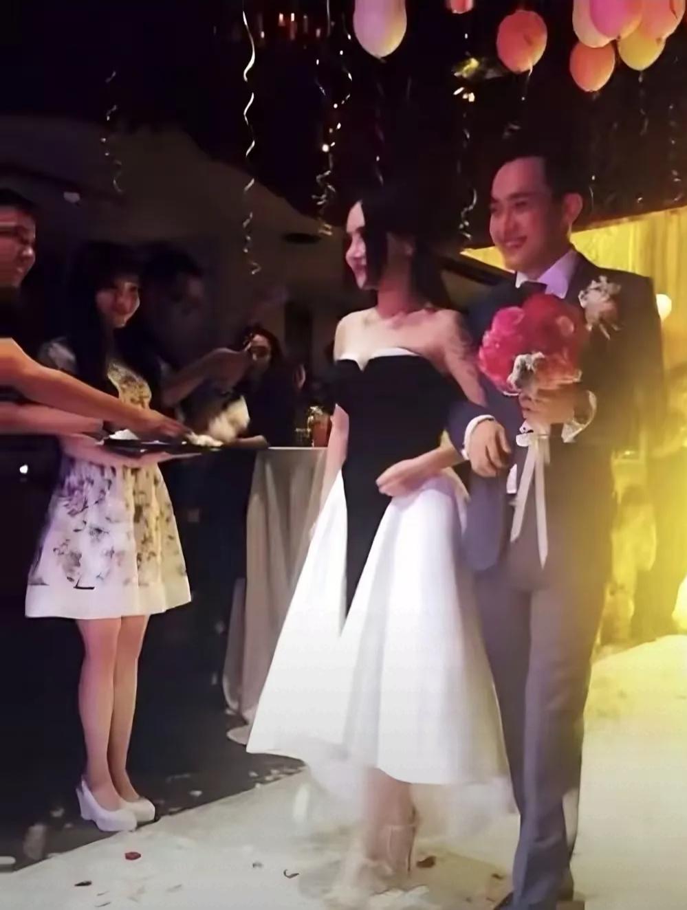 没想到孙宇晨还和第一任女友马佳佳办过婚礼，当时孙宇晨在网上众筹到了份子钱，还有很