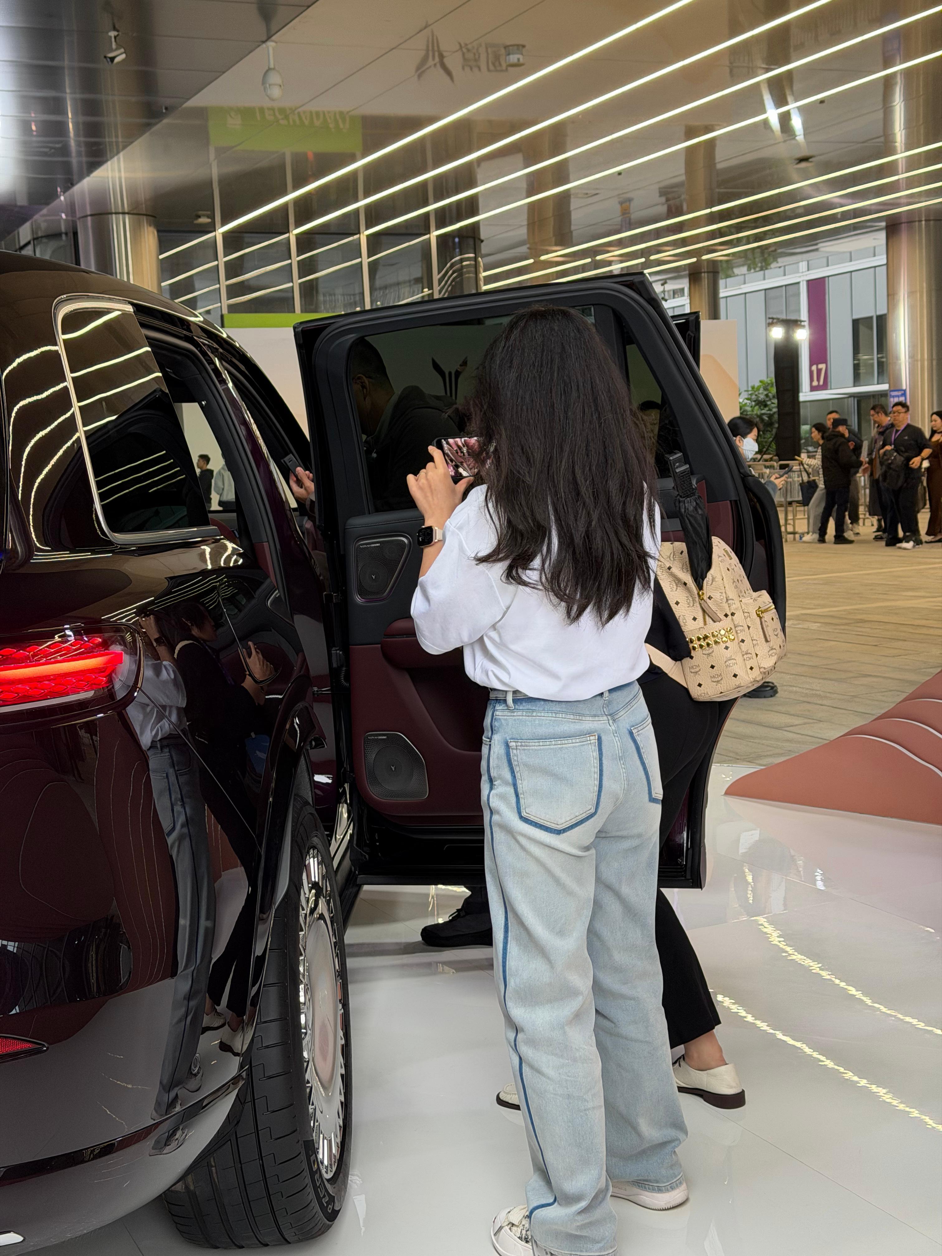 差点以为是，这大冷天的整个短袖