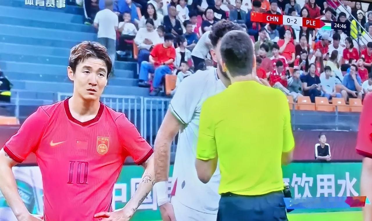 国足0：2巴勒斯坦了！这球踢的，防守像个漏勺一样！关键进攻也没啥威胁！巴勒斯