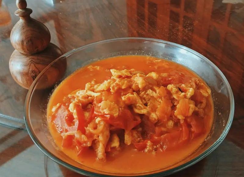 老人吃东西可不能只讲究煮得烂、新鲜卫生就行，还得注重科学搭配与营养均衡。随着年