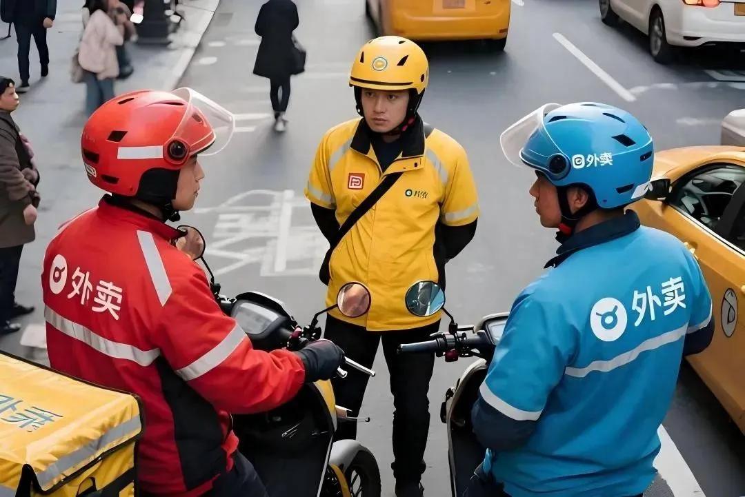 不知道大家有没有察觉，手机屏幕上那个亮蓝色的外卖图标，正在不知不觉中淡出视野；那
