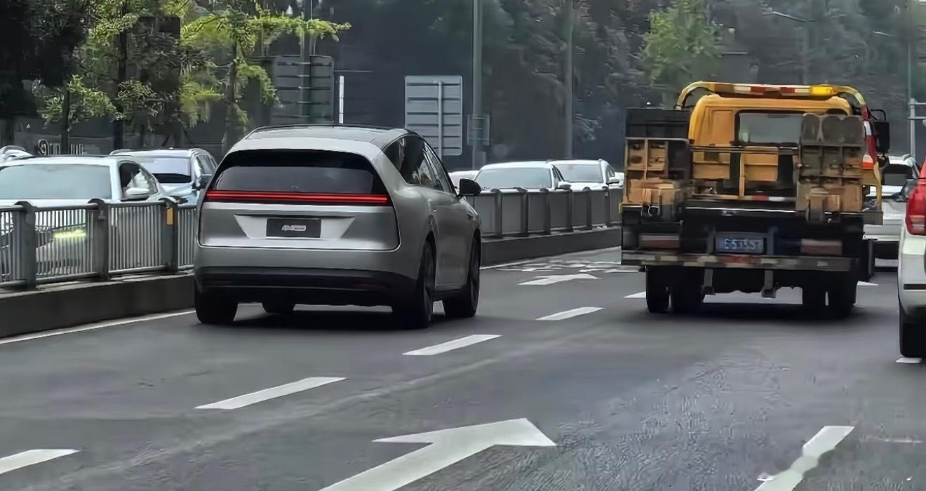 终于要来了！李想刚刚实锤：理想i9今年下半年就来！大家心心念念的纯电旗舰终于要来