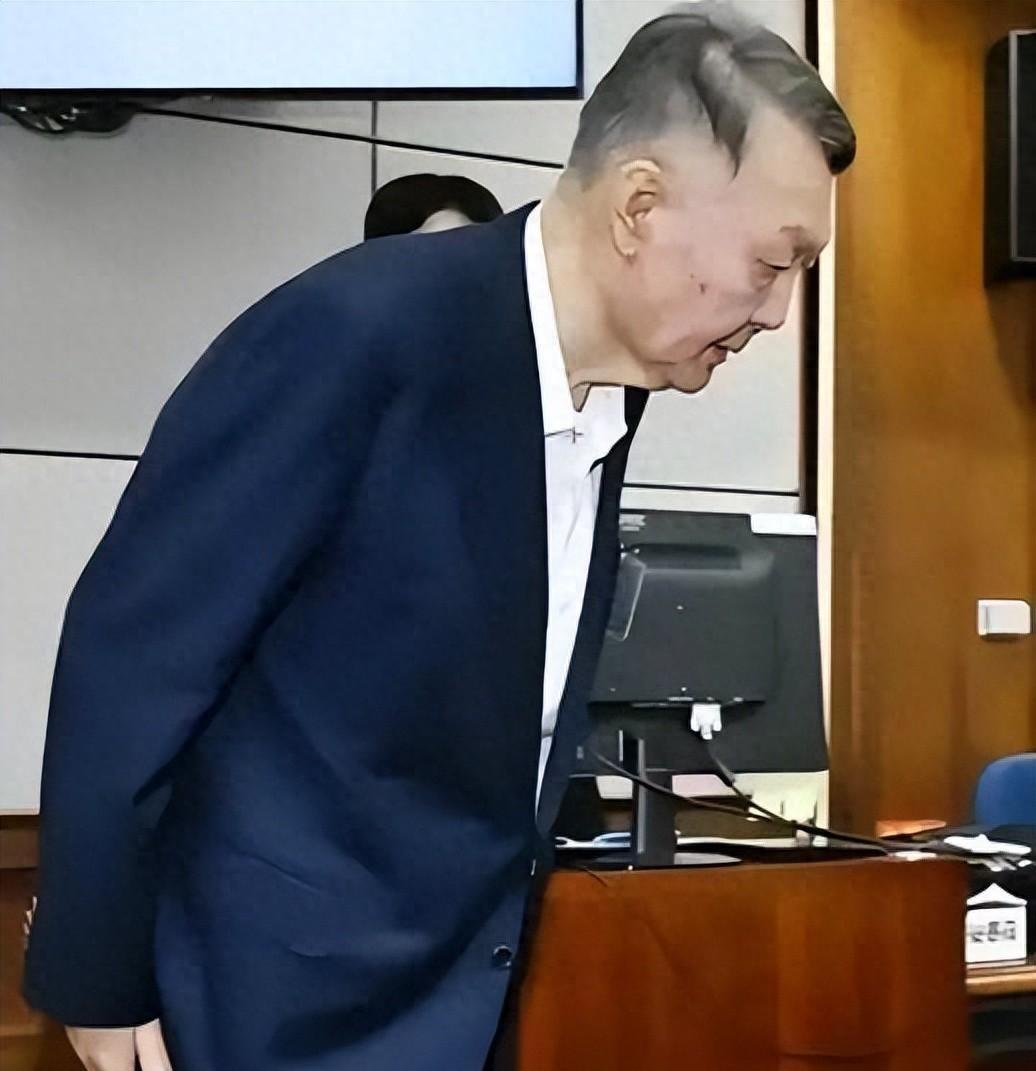 尹锡悦最近因为“收容金”震撼韩国政坛，120天募得6。5亿韩元，让支持者和对手都