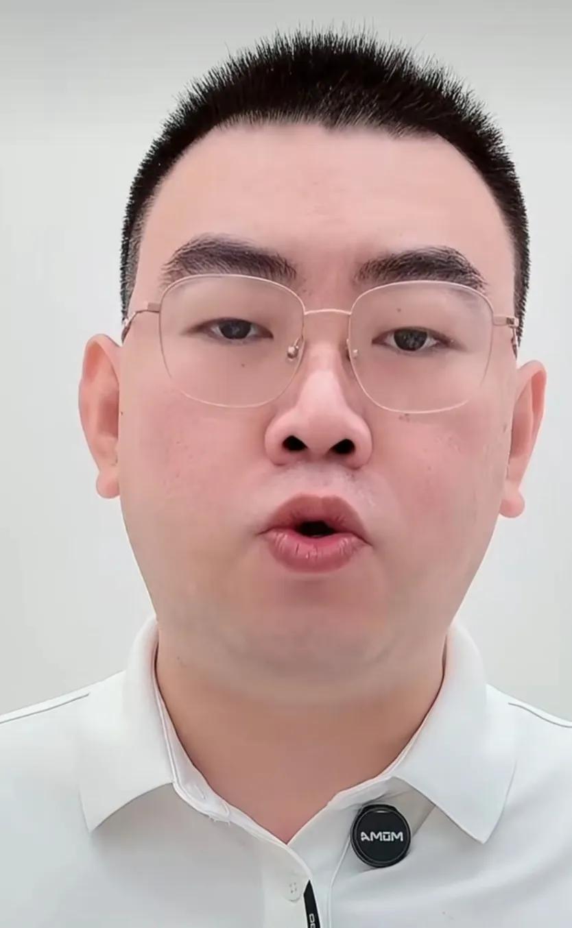 依然空仓！霸道股评一身白衣，表示将空仓进行到底！霸道股评强调，别看大盘红了，但是