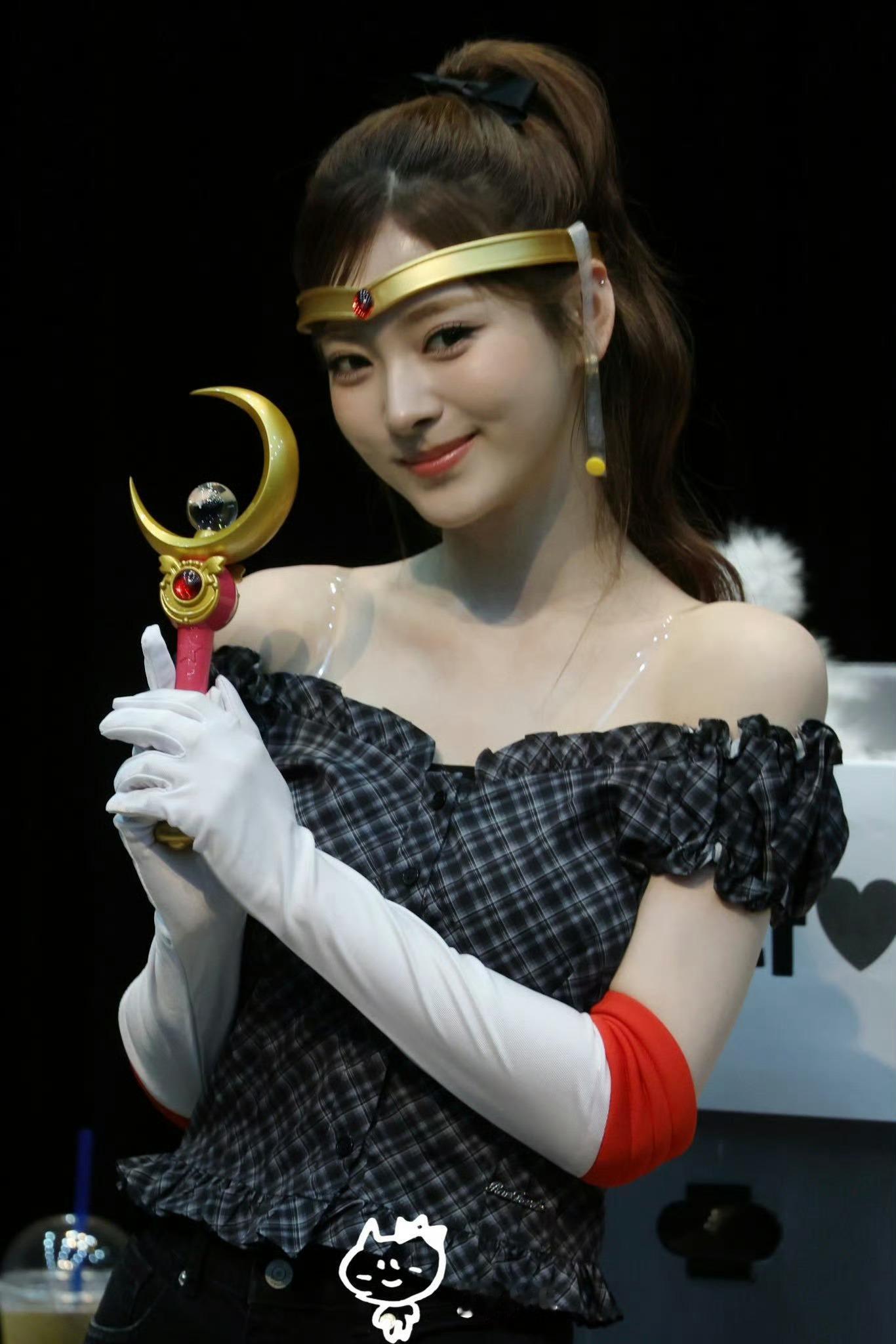 终于想到Anna甜得为何似曾相识了像古早湾湾的偶像剧女主[爱心]​​​