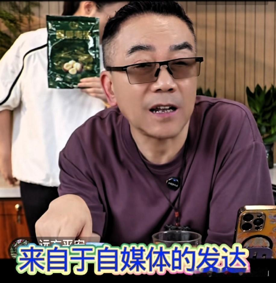 杨议曾直播放话郭德纲“出不来”已经凉凉，自己却赔光亿万家产靠直播续命，这出戏到底