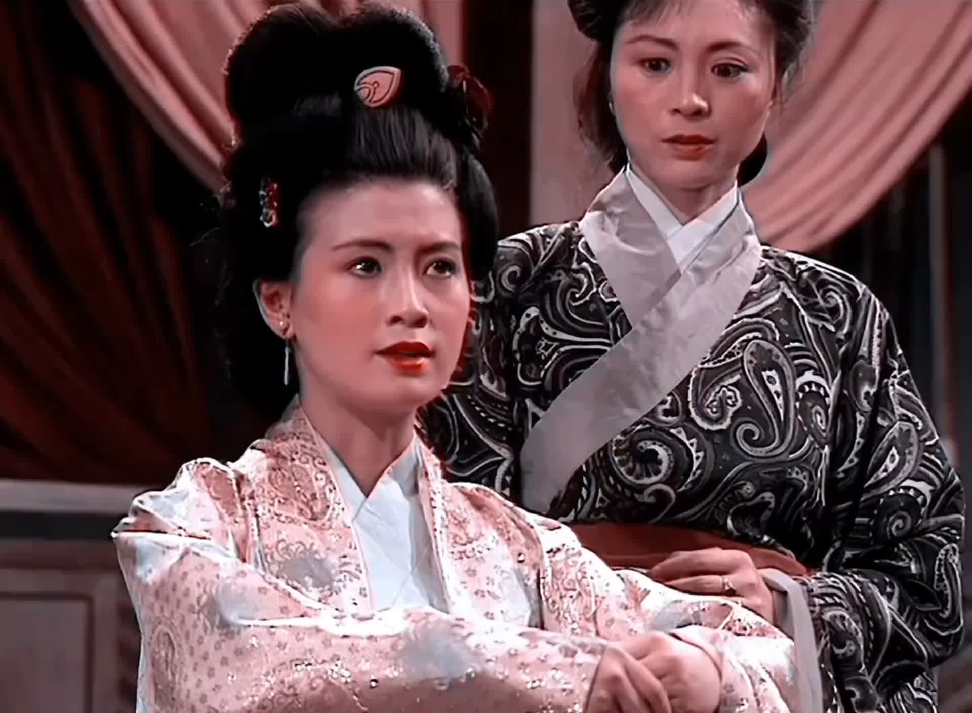 曹操每次出征时，都会带上自己宠爱的小妾随行。然而，小妾以为自己贴心时，却被曹操杀