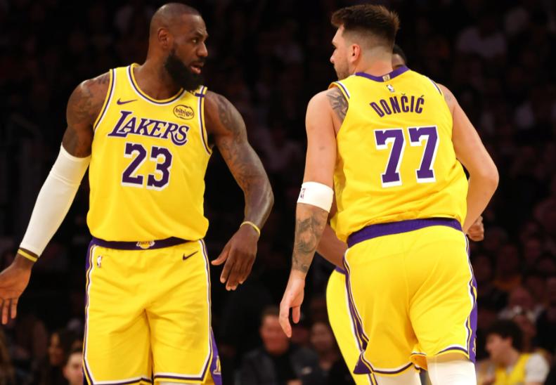 这张罚单怕是NBA年度最荒诞的了，50万美金罚单罚了资本越位。雷霆主场和马刺