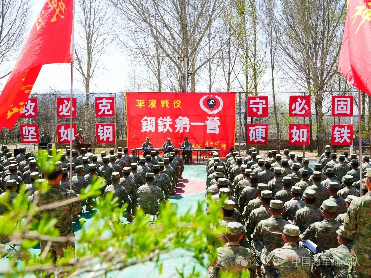 海军陆战队野八旅&QBU201；当前这个时间段，海军陆战队穿搭的情况大概是，