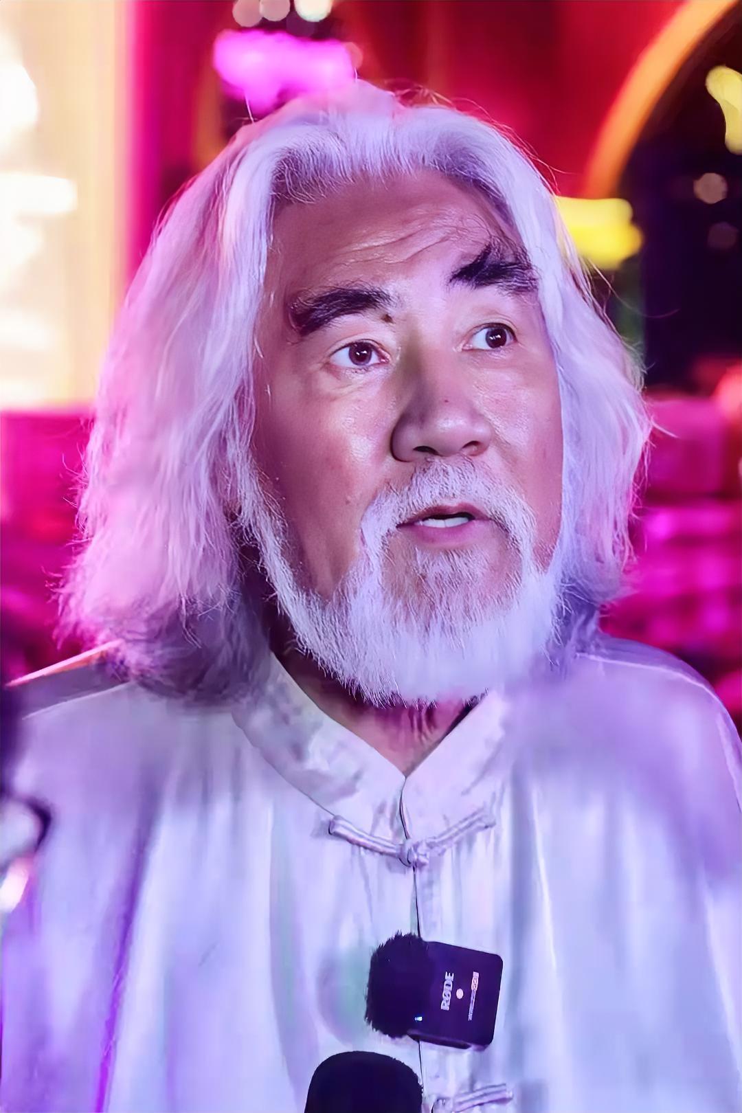 张纪中被前妻公司告了，把公司八百多万装进了自己腰包。这里头最要命的有三点：