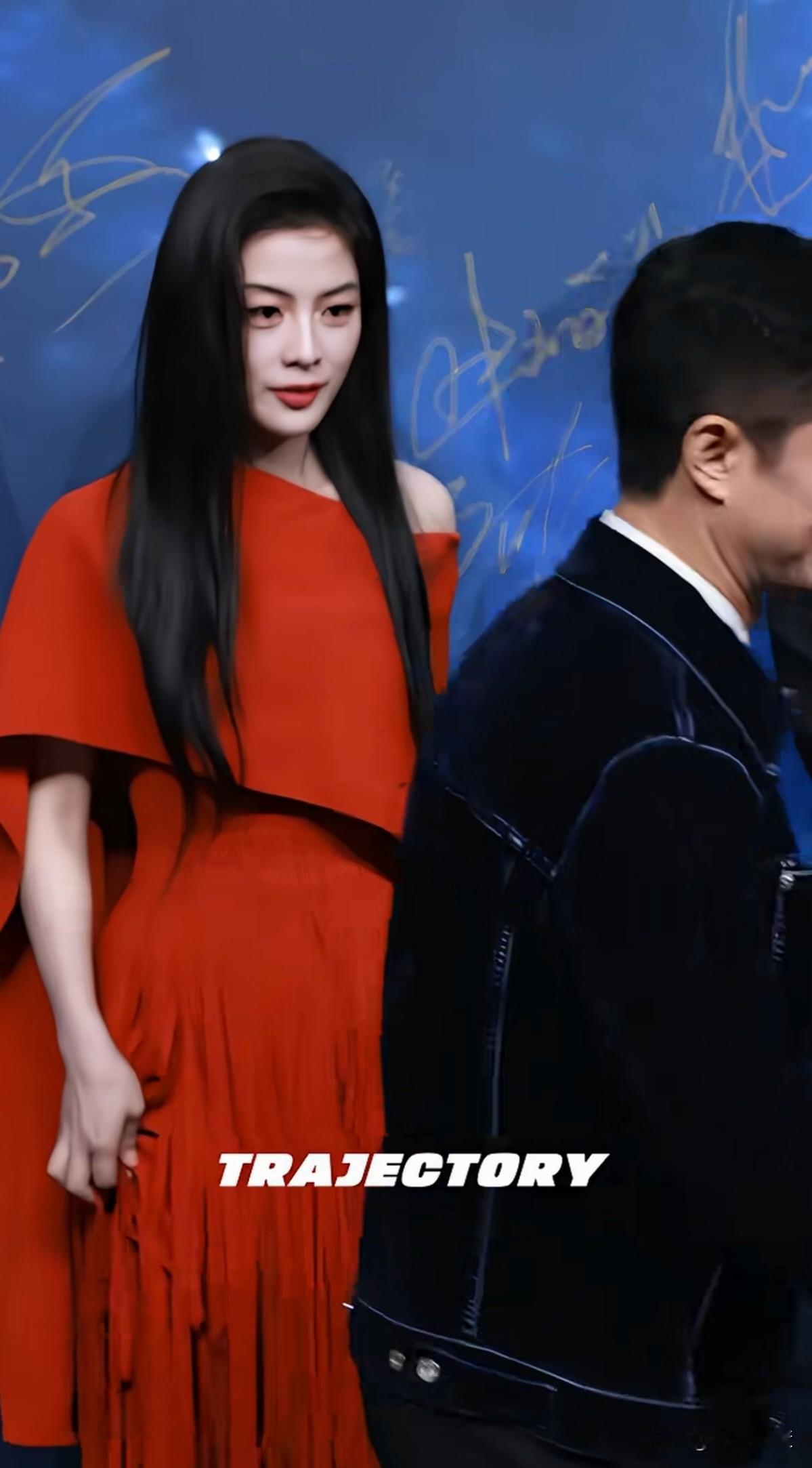 陈丽君呆萌呆萌的，好可爱，谁能想到几年前还默默无闻，突然就跟谢霆锋，吴京超一