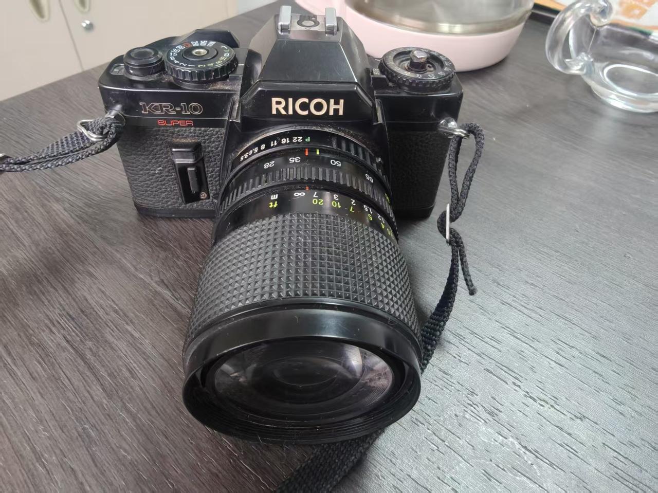 库房里翻出来的，基本没啥用了，胶卷都买不到了！卖了也不值钱，留着也是一种情怀！