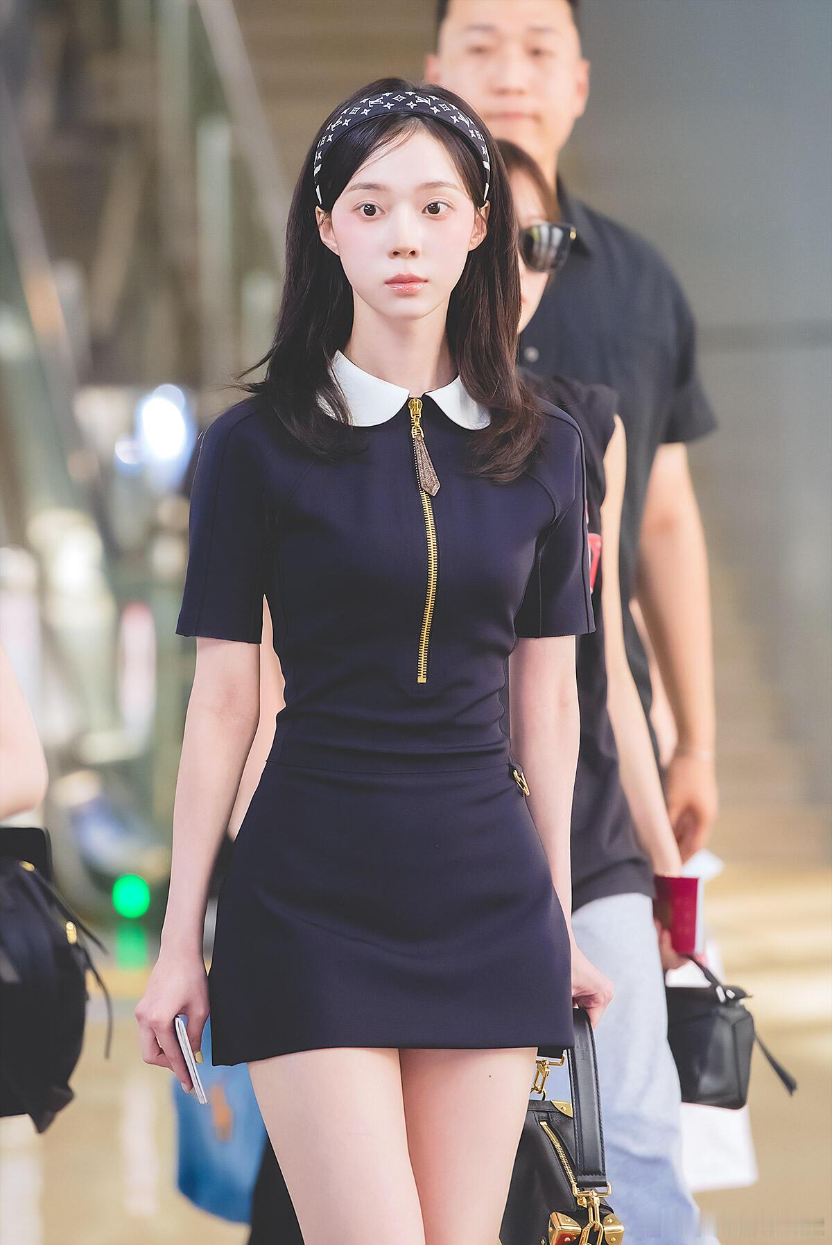 金玟庭机场私服🈶这一套完全就是归国千金论winter和LV的适配度～暑期嘉年
