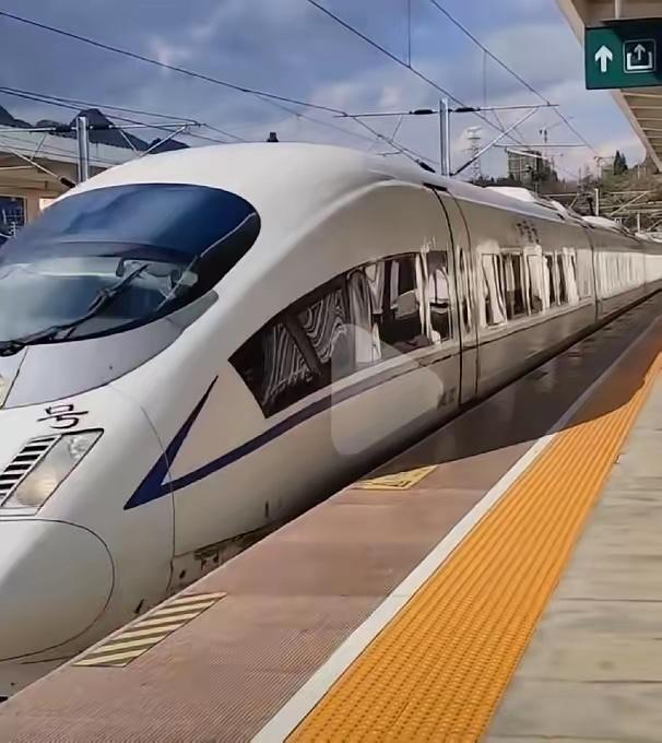 西班牙交通大臣为采购高铁考察多国，结果彻底颠覆认知！先访德国西门子，对方不仅交