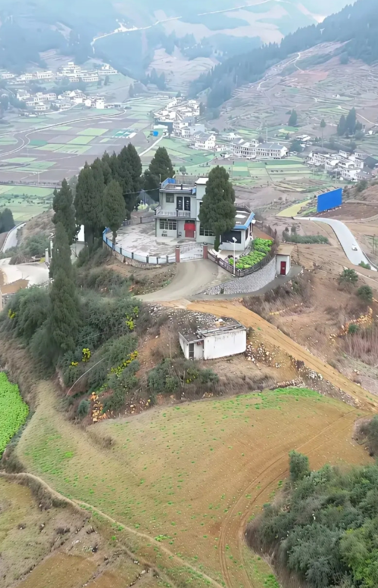 这山顶人家，一览众山小
