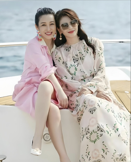 2009年，刘涛的富商老公破产，负债4个亿。刘涛求助闺蜜秦海璐：“你能帮帮我吗？