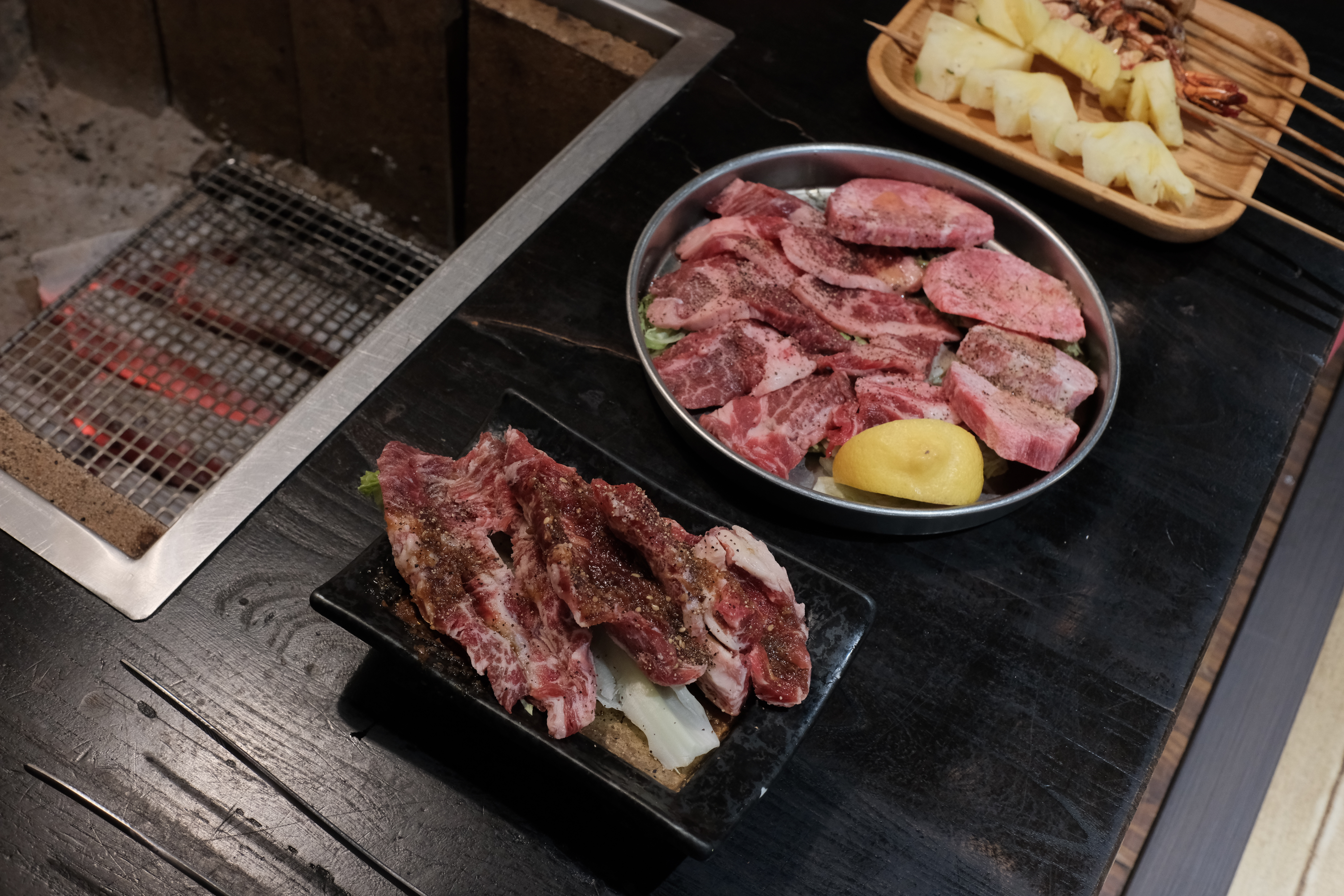 今天中午吃的一家店，有点恍惚，差点以为自己到了霓虹