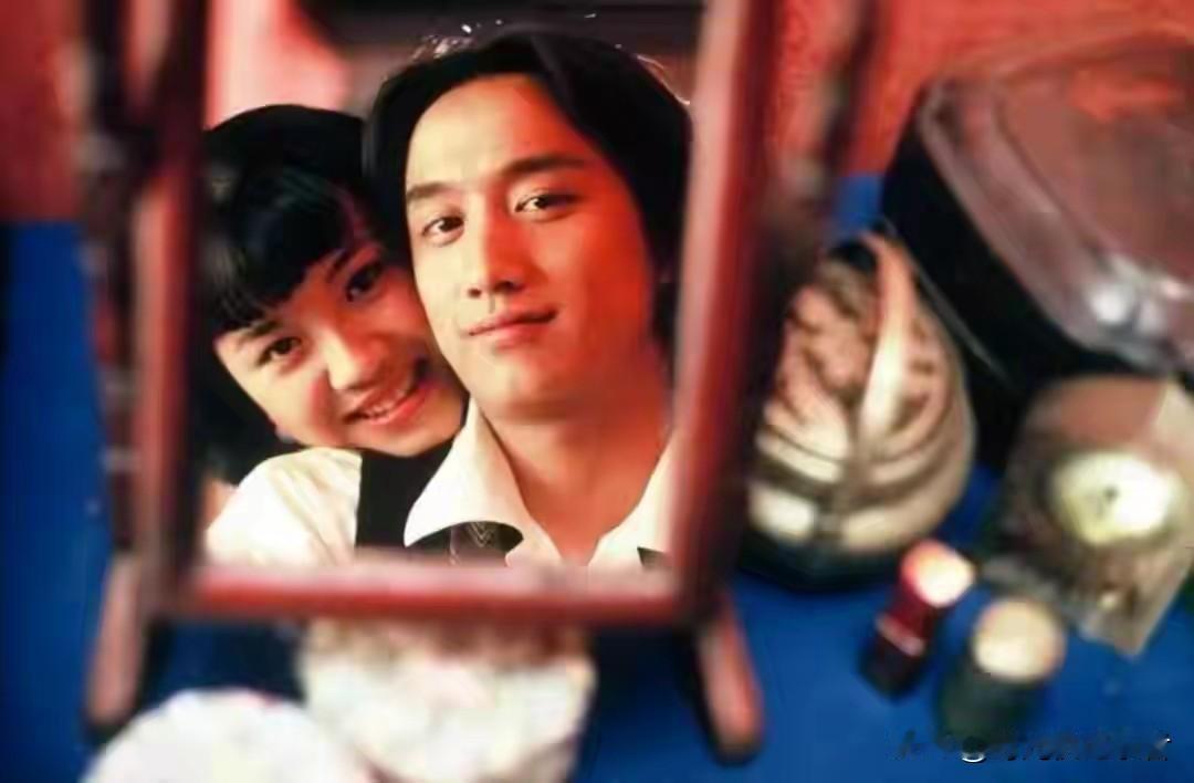 刘琳才是大腕，她刚出道时候就和张国荣合作过，戏份很重要。刘琳、黄磊和张国荣合作