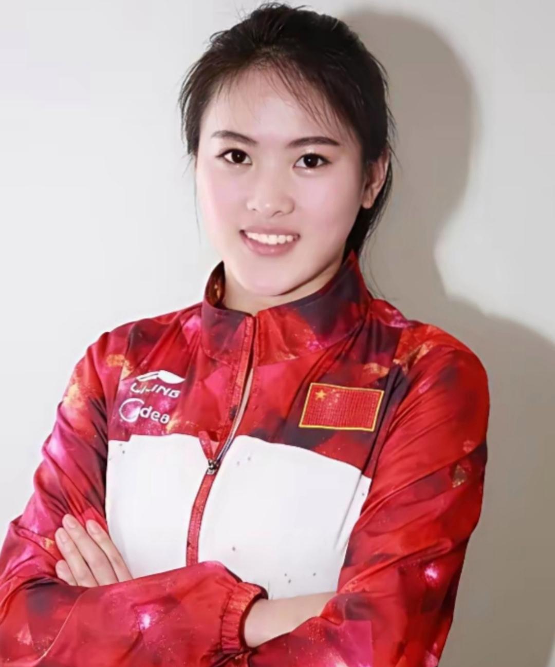 全红婵教练陈若琳可真是个十足的大美女怪不得全红婵说全中国男人都想娶她师傅呢
