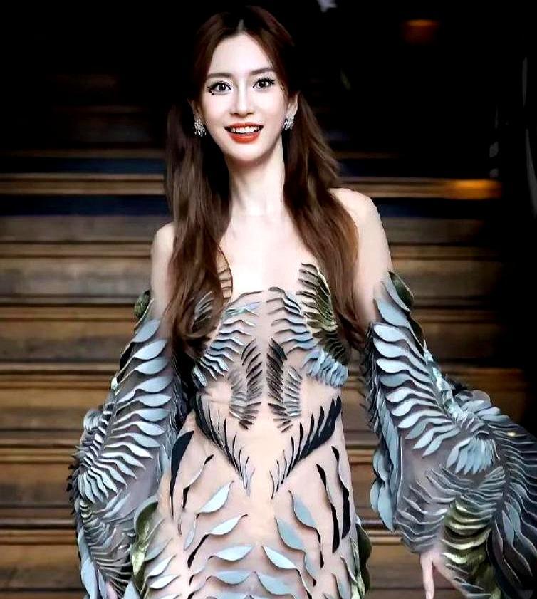 黄晓明现在最后悔的，大概率不是当初冲动离了婚，而是和叶珂那场只活了71天的官宣闹剧，直接把自己和杨颖