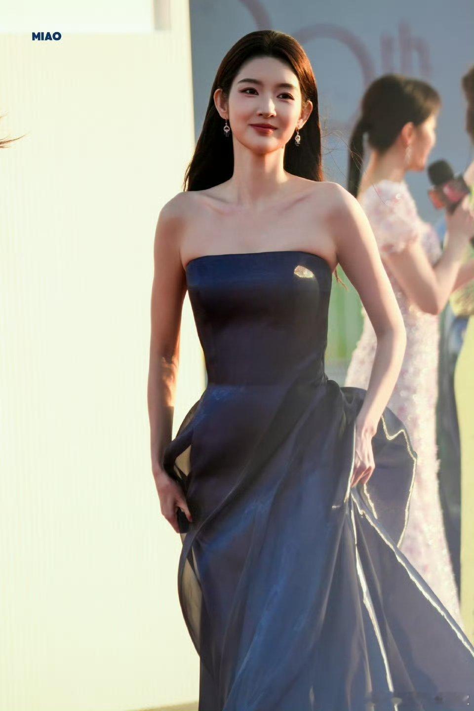 谁都敢说王姐的美貌被严重低估了，他和关晓彤一样都是国民闺女校花长相