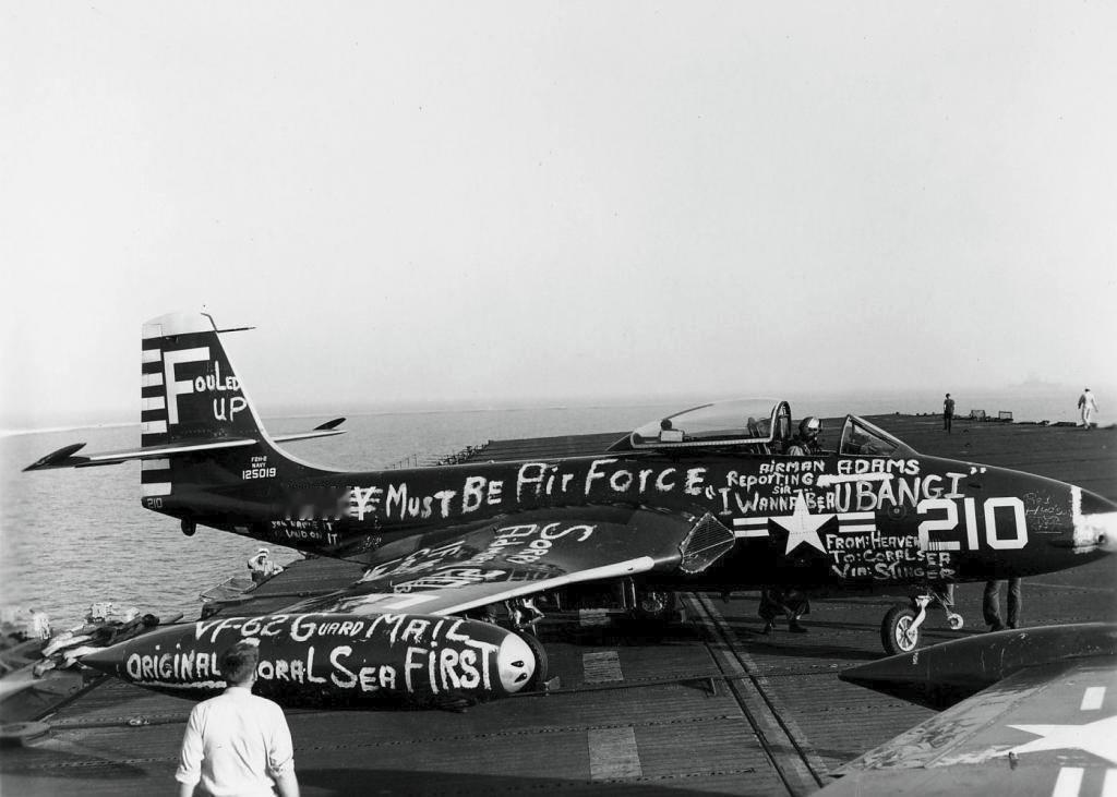 1952年，一名海军飞行员降落在了错误的航空母舰上。1952年最传奇的“降落错误