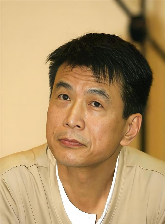 演员李天柱说：“拍《甄嬛传》时，我第一次见陈建斌，我说我是李天柱，幸会幸会，他只