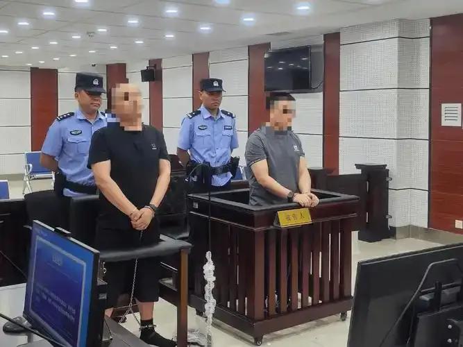 2005年辽宁抚顺的一条街边，一场本该花几十块就能摆平的小事，最后闹成了两死一伤