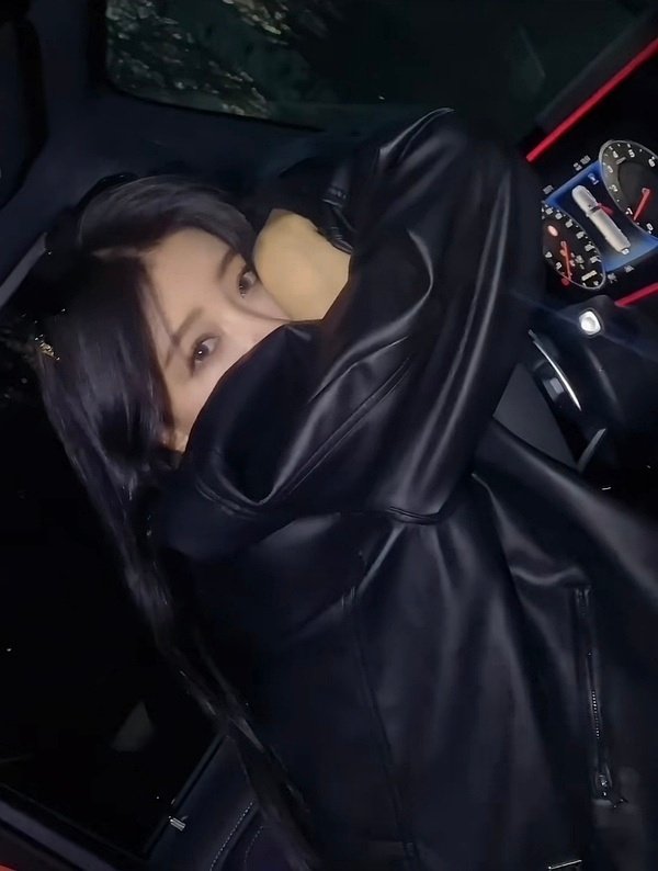 这张真的超级超级好梦，台台在邀请你坐她法拉利副驾，她带你兜风​