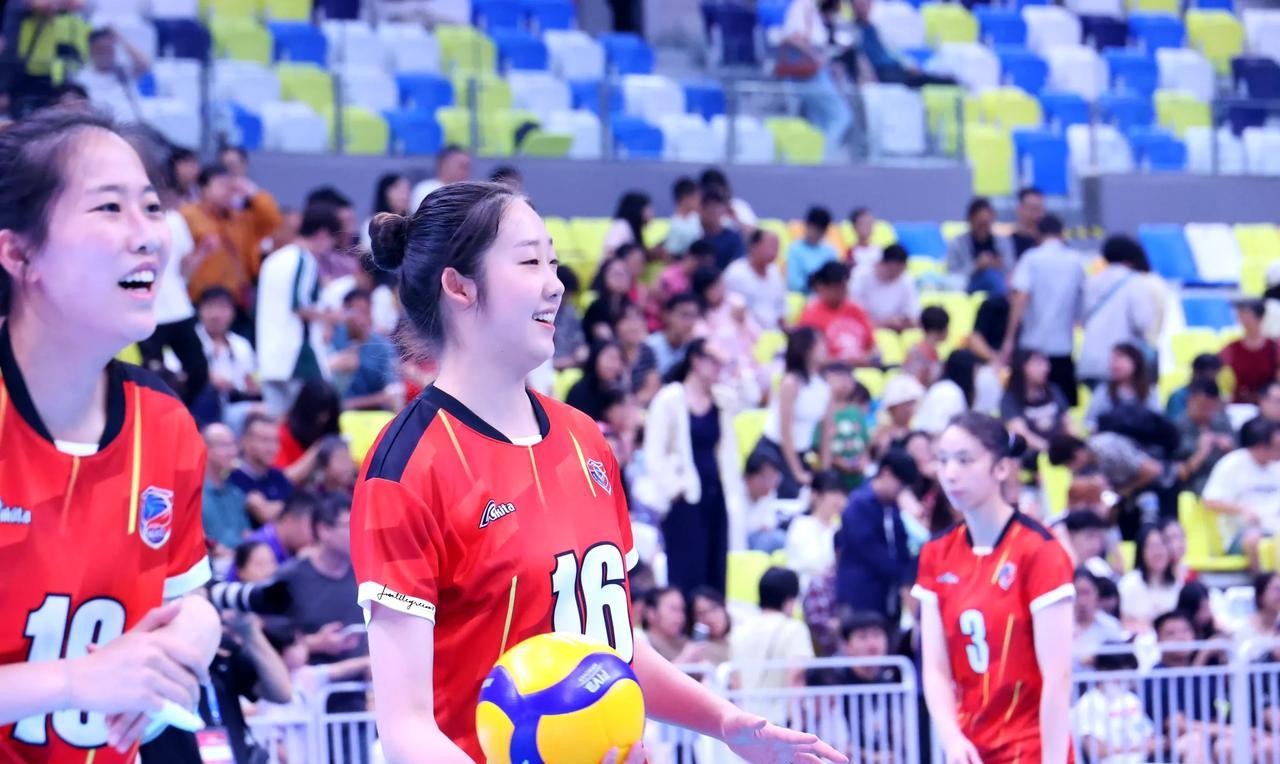 云南女排小将杨玛伊婷是本次全锦赛的最大收获，或将取代王奥芊成为赵勇的麾下爱将。作