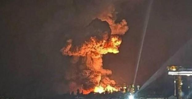 昨天凌晨俄乌冲突突然捅了“马蜂窝”，乌克兰这次是真没怂直接掏出国产远程导弹，对着