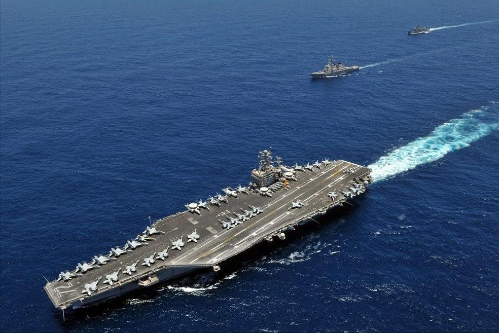 伊朗终于醒悟了，反击严重升级，用弹道导弹直接打击美国航母！伊朗伊斯兰革命卫队公