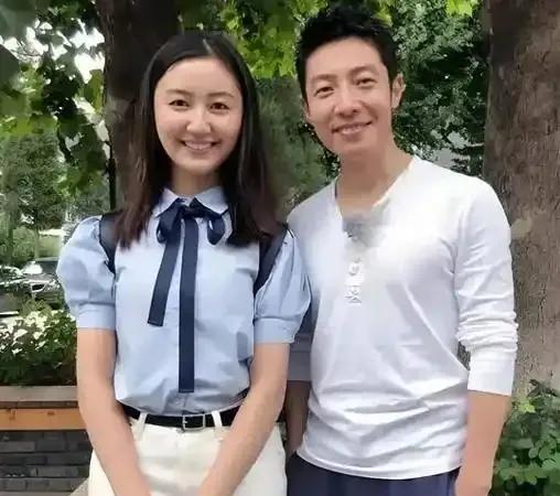 撒贝宁和妹妹撒贝娜同框！学霸基因太强了！撒贝宁和妹妹撒贝娜罕见同框，颜值气质绝