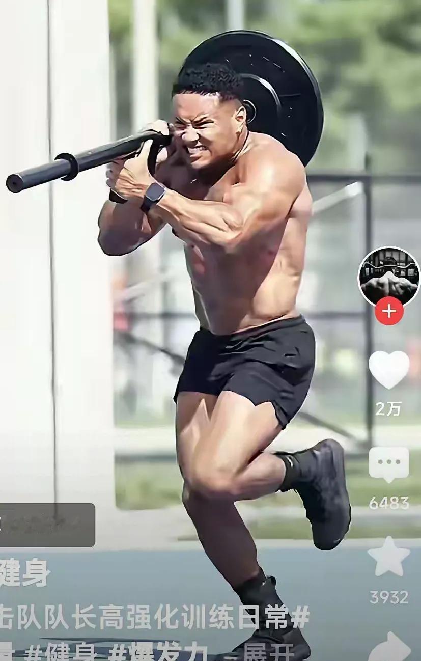 凌晨3点，冰冷的海水灌进作战靴。连续5天半，睡眠不足4小时。这就是海豹突击队