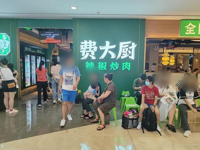 深圳不愧是湖南人精神省会不少湖南人常年定居深圳，一年回不了几次长沙，工作社交生