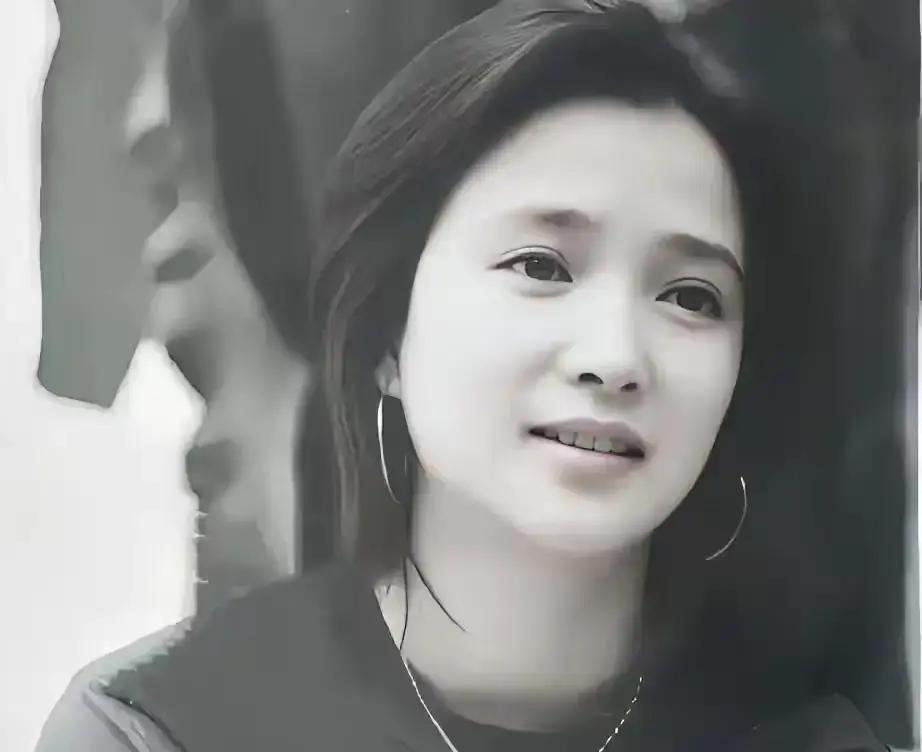 许亚军没去葬礼，却给前妻送了700天汤。一周一次，风雨无阻，鸡和药材堆成小山