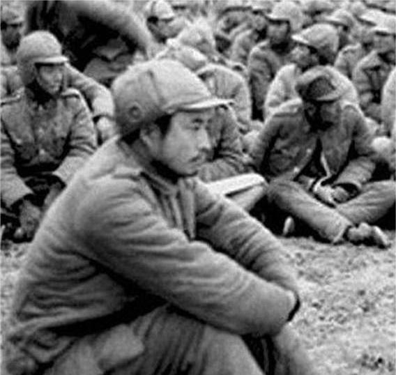 1948年12月15日，黄维和胡琏逃跑时，黄维乘坐的由胡琏挑选的新式坦克在半路因