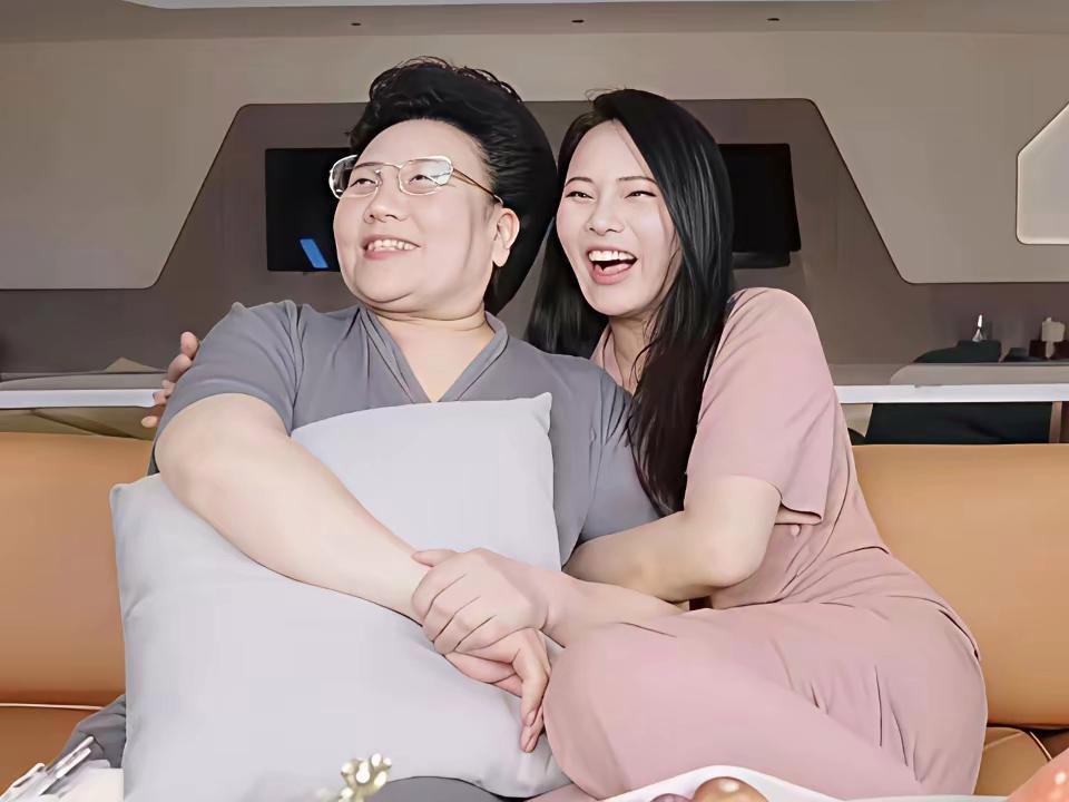 我觉得，秦昊妈妈张宏女士是世界上最好的婆婆。原生家庭不幸的伊能静，在庾澄庆妈妈眼