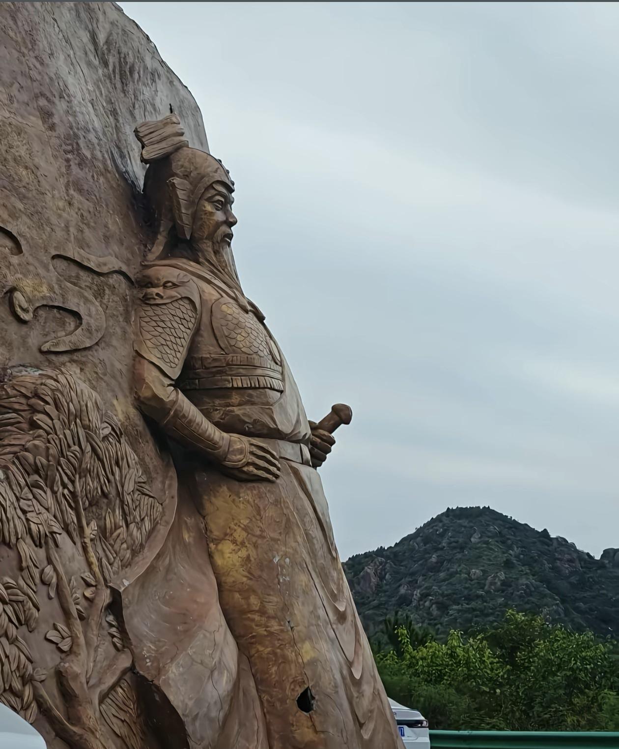 第一眼：这手上握的是宝剑吗