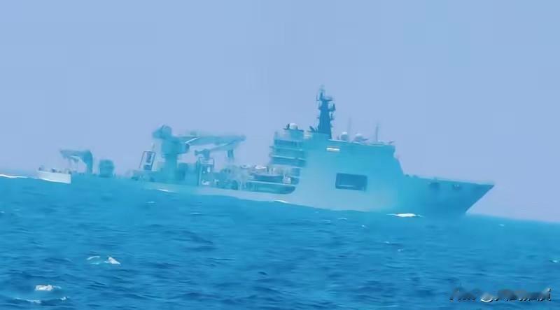 台媒报道称，大批解放军军舰出现在了澎湖附近海域。8月11日中午，澎湖渔民出海