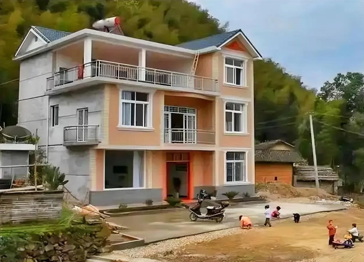 为什么法律不允许城镇居民购买农村宅基地？虽然《土地法》没多少字，但是它蕴含了很