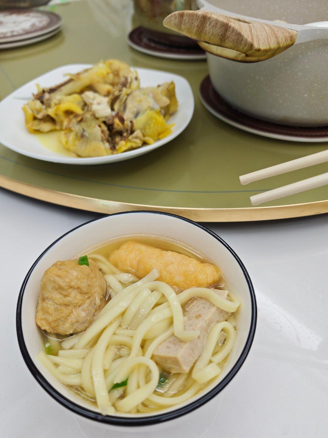 还没吃午饭让阿姨做了一碗面吃