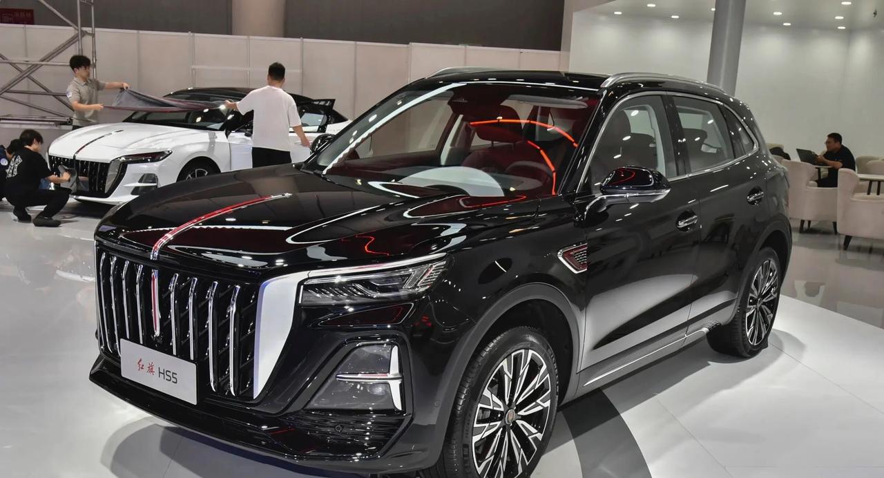 要面子，更要里子！红旗HS5为何成了家庭用户的“宝藏车”？当“国车”光环与家用S